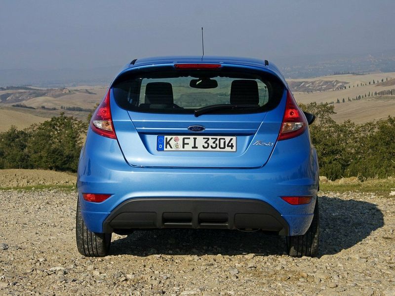 Ford Fiesta Mk6، هاتشباك 3 أبواب — منظر خلفي