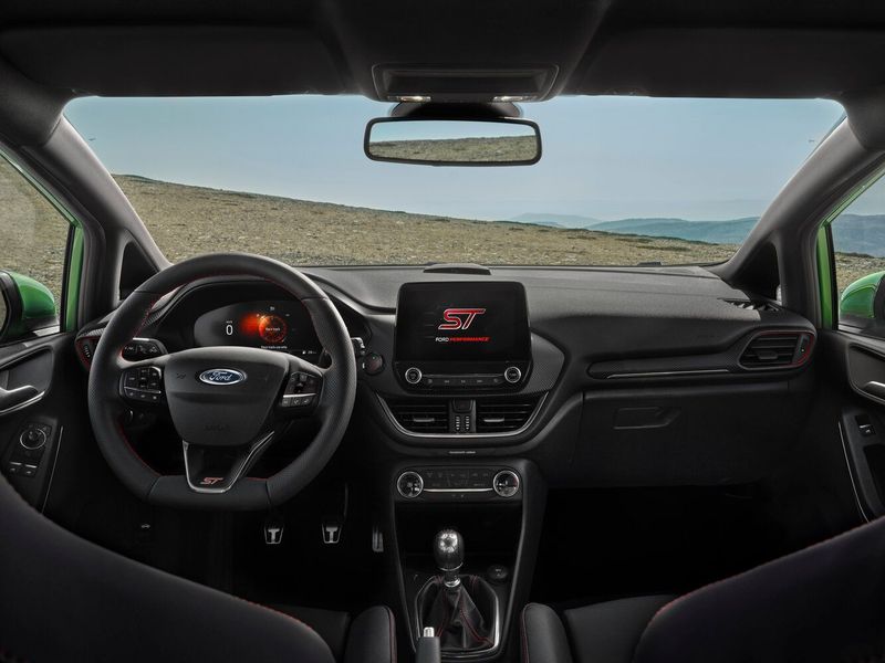 Ford Fiesta ST فيس ليفت السابع، هاتشباك 3 أبواب — منطقة السائق