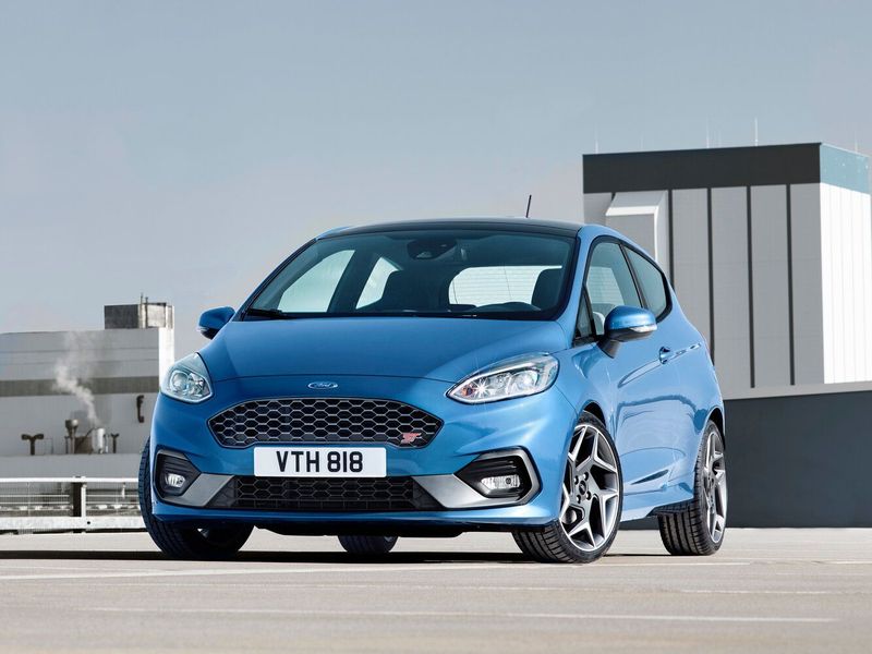 Ford Fiesta ST سابعاً، هاتشباك 3 أبواب — منظر أمامي أيمن