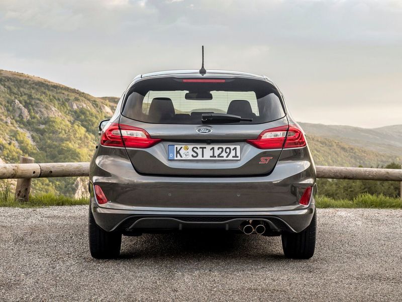 Ford Fiesta ST سابعاً، هاتشباك 5 أبواب — منظر خلفي