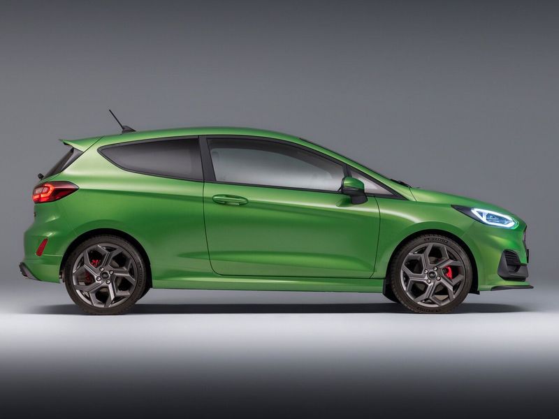Ford Fiesta ST فيس ليفت السابع، هاتشباك 3 أبواب — منظر من الجانب الأيسر