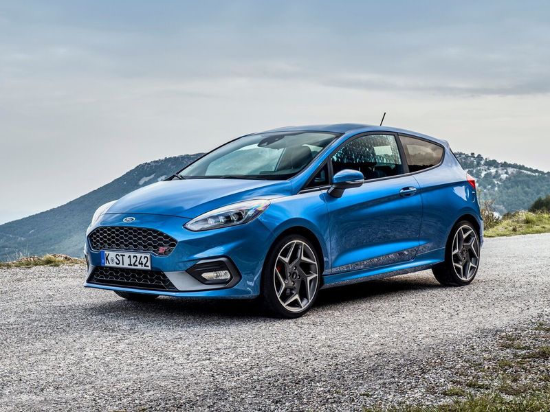 Ford Fiesta ST سابعاً، هاتشباك 3 أبواب — منظر أمامي أيمن