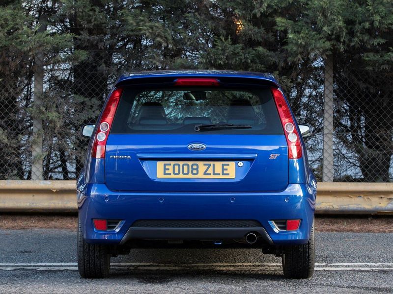 Ford Fiesta ST فيس ليفت V، هاتشباك 3 أبواب — منظر خلفي