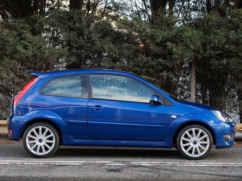 Ford Fiesta ST فيس ليفت V، هاتشباك 3 أبواب — منظر من الجانب الأيسر