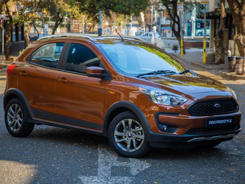 Ford Figo II Рестайлинг, Хэтчбек 5 дв. Freestyle — вид спереди в три четверти