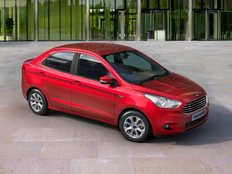 Ford Figo ثانياً، سيدان Aspire — منظر أمامي بزاوية ثلاثة أرباع