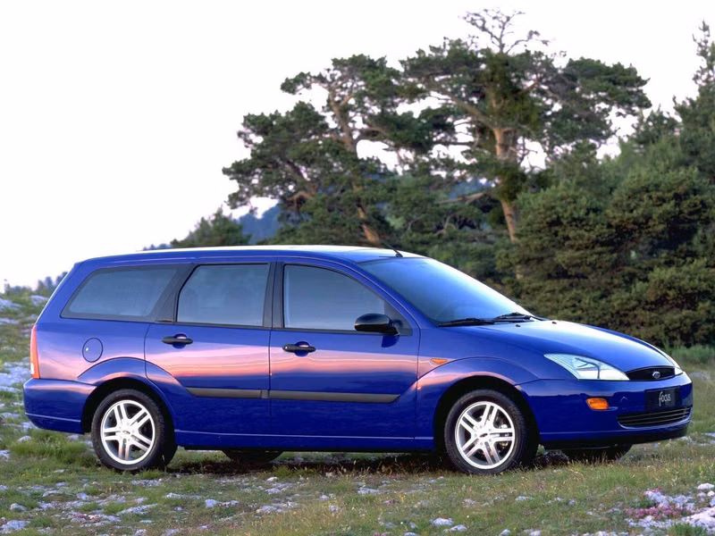 Ford Focus I, Универсал 5 дв. — вид спереди слева