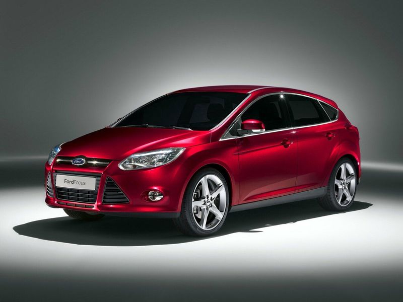 Ford Focus ثالثاً، هاتشباك 5 أبواب — منظر أمامي أيمن