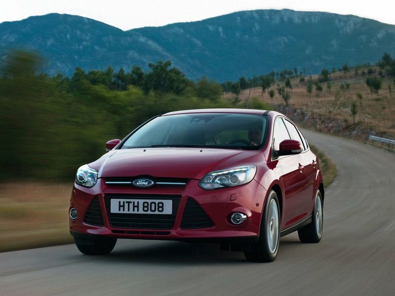 Ford Focus ثالثاً، واجون 5 أبواب — منظر أمامي أيمن
