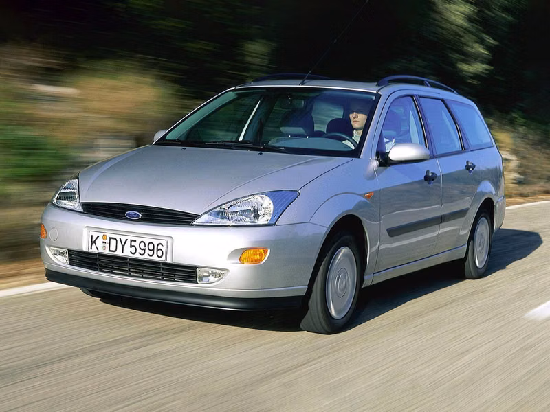 Ford Focus I, Универсал 5 дв. — вид спереди справа