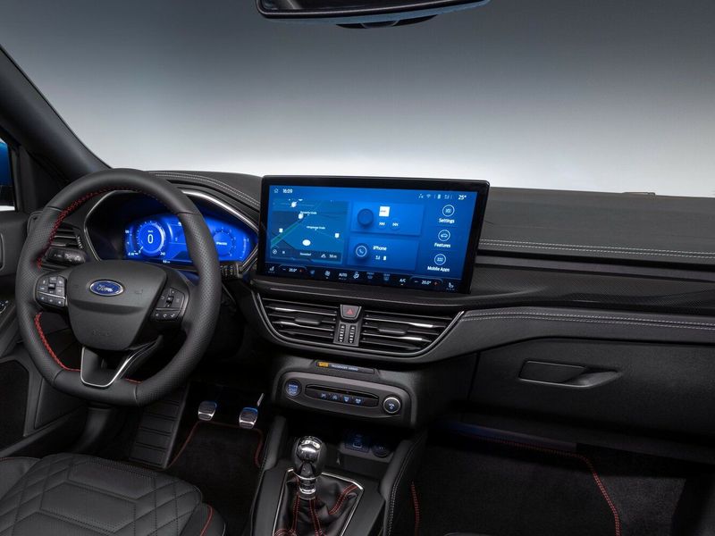 Ford Focus فيس ليفت IV، هاتشباك 5 أبواب — منطقة السائق
