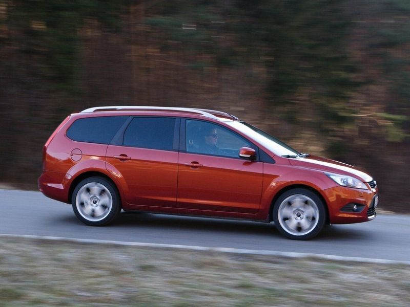 Ford Focus II Рестайлинг, Универсал 5 дв. — вид справа
