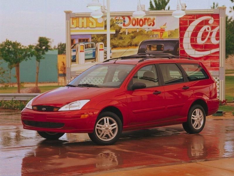 Ford Focus ط (أمريكا الشمالية)، واجون 5 أبواب — منظر أمامي بزاوية ثلاثة أرباع