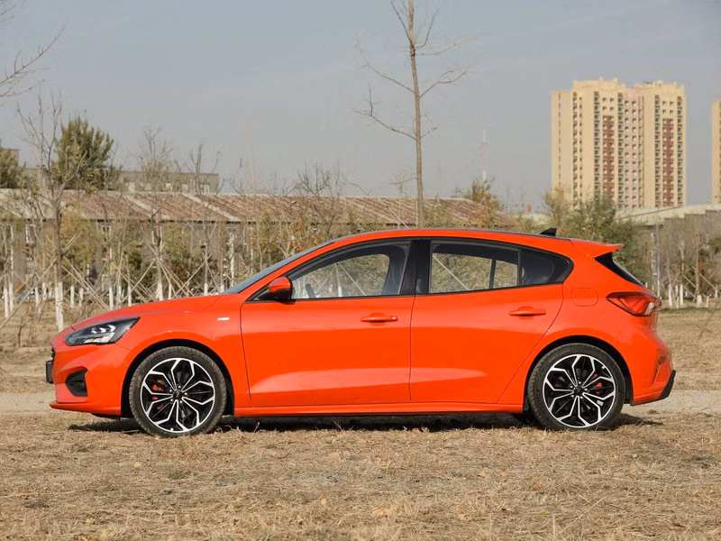 Ford Focus فيس ليفت IV (السوق الصيني)، هاتشباك 5 أبواب — منظر من الجانب الأيسر