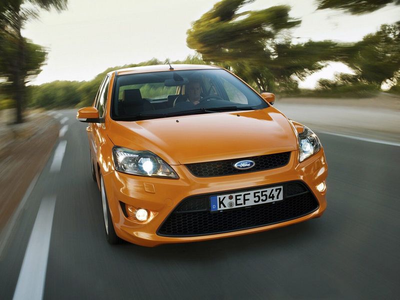Ford Focus ST فيس ليفت الثاني، هاتشباك 5 أبواب — منظر أمامي أيمن