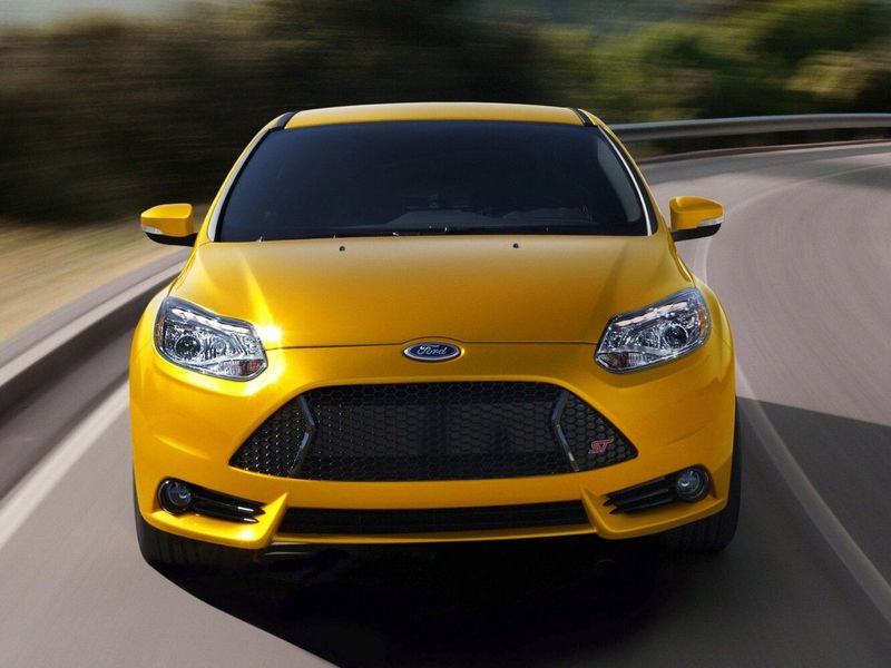 Ford Focus ST ثالثاً، هاتشباك 5 أبواب — منظر أمامي