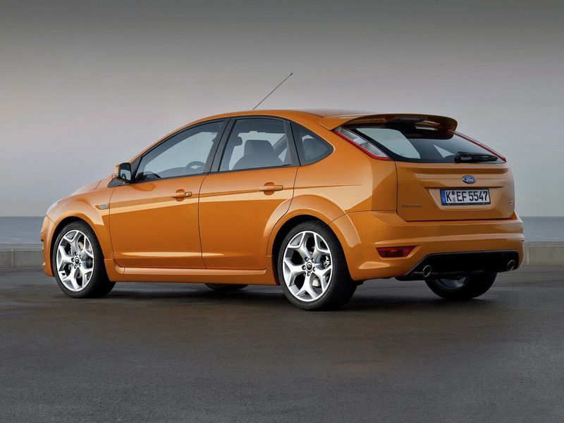 Ford Focus ST فيس ليفت الثاني، هاتشباك 5 أبواب — منظر خلفي أيمن