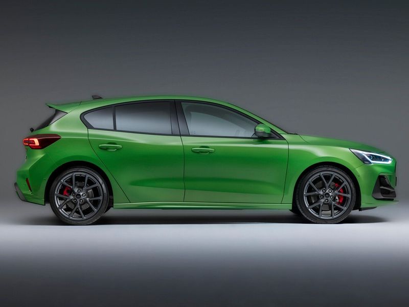 Ford Focus ST فيس ليفت IV، هاتشباك 5 أبواب — منظر من الجانب الأيسر