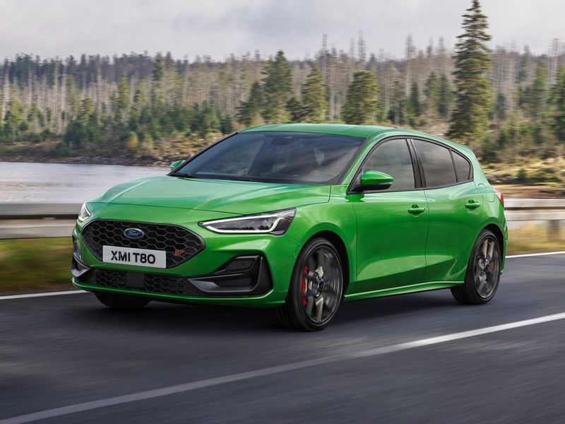 Ford Focus ST فيس ليفت IV، هاتشباك 5 أبواب — منظر أمامي بزاوية ثلاثة أرباع