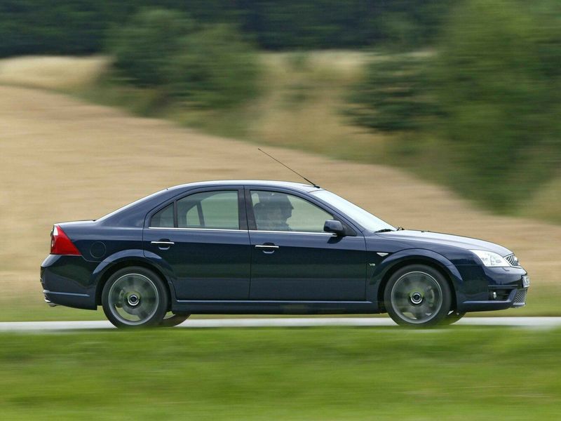 Ford Mondeo III Рестайлинг, Седан — вид слева