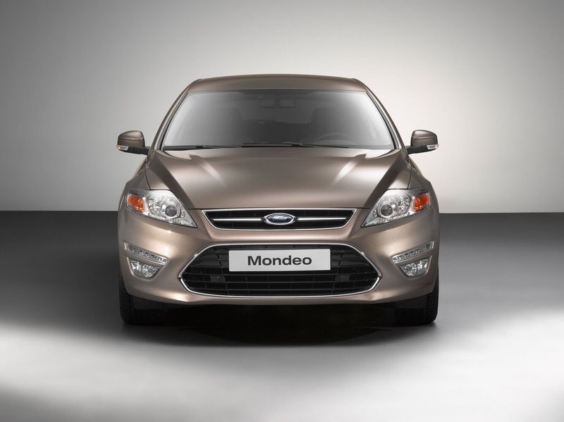 Ford Mondeo IV Рестайлинг, Седан — вид спереди