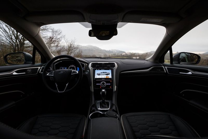 Ford Mondeo فيس ليفت V، سيدان — لوحة القيادة