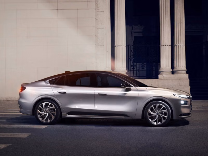 Ford Mondeo VI, Седан — вид слева