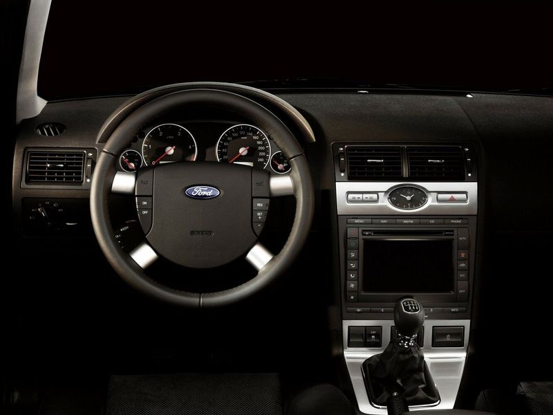 Ford Mondeo III Рестайлинг, Лифтбэк — место водителя