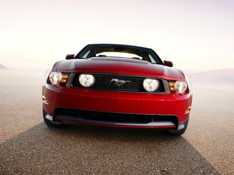 Ford Mustang V Рестайлинг, Купе — вид спереди