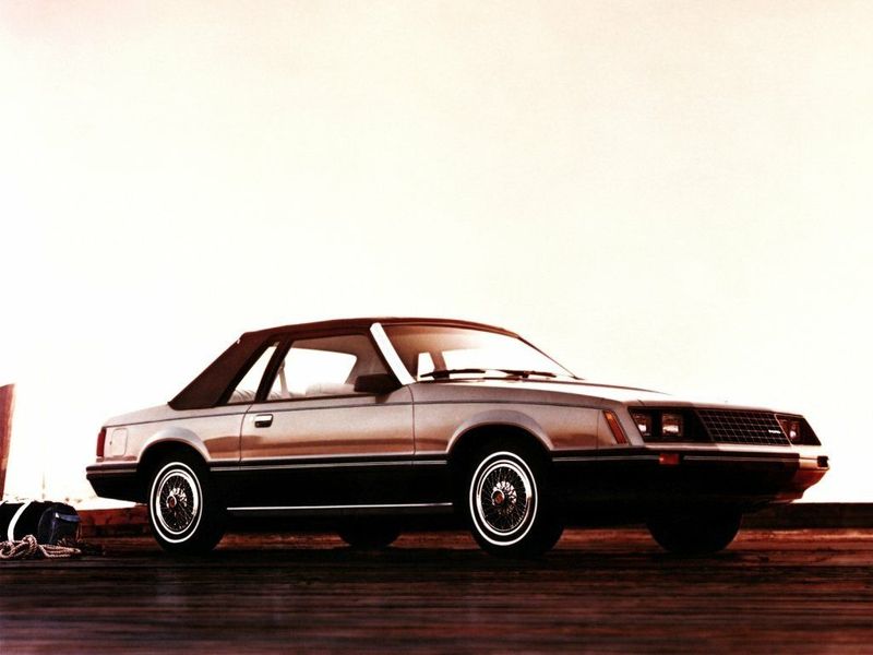 Ford Mustang III, Купе — вид спереди справа