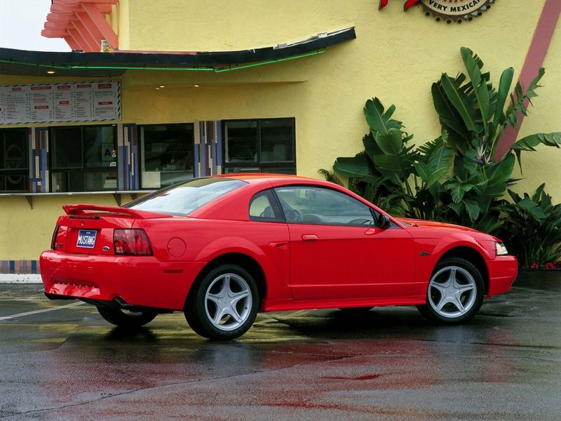 Ford Mustang فيس ليفت IV، كوبيه — منظر خلفي أيمن