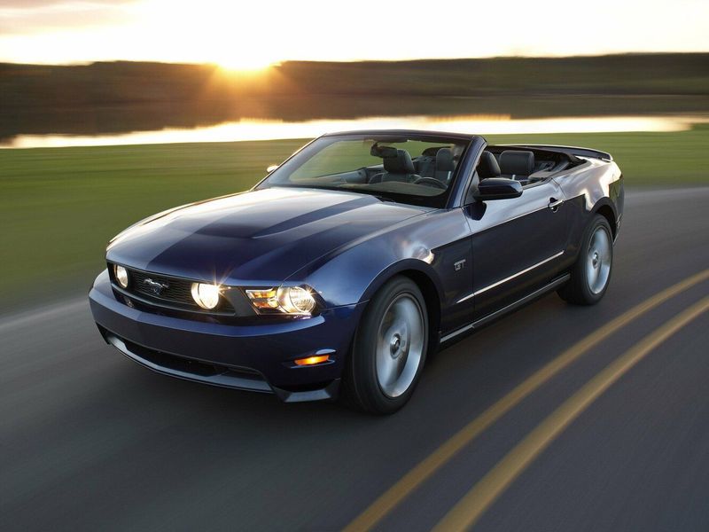 Ford Mustang فيس ليفت V، قابلة للتحويل — منظر أمامي أيمن