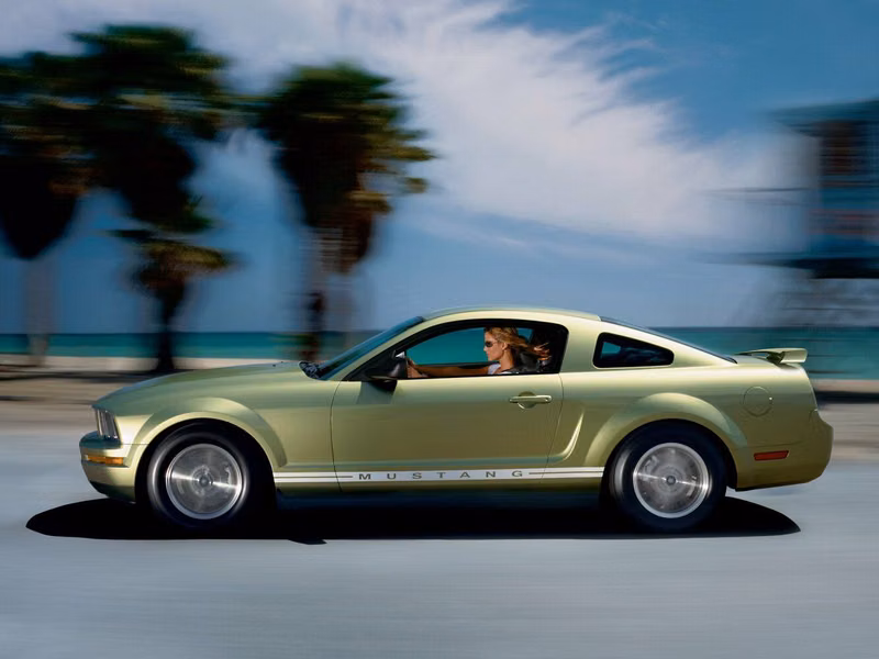 Ford Mustang V، كوبيه — منظر من الجانب الأيسر