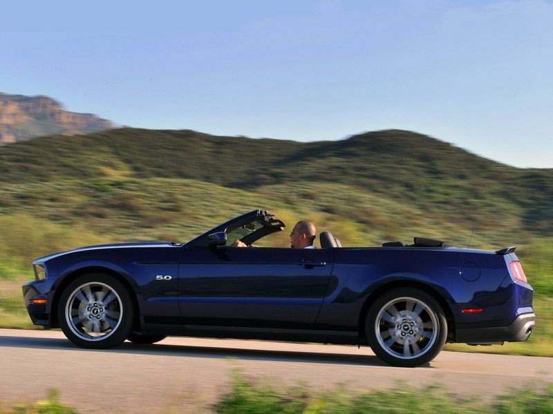Ford Mustang فيس ليفت V، قابلة للتحويل — منظر من الجانب الأيسر