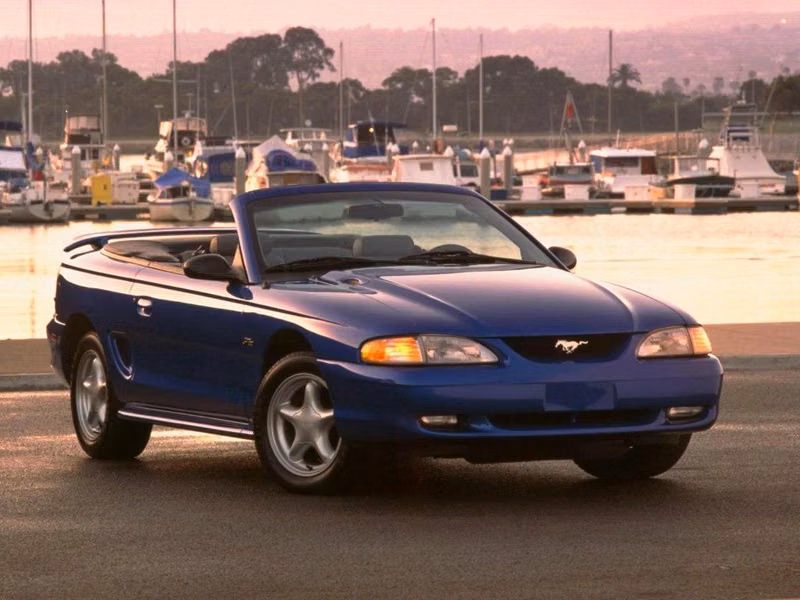 Ford Mustang IV, Кабриолет — вид спереди справа