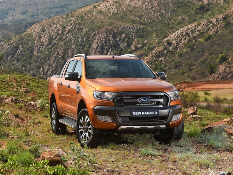 Ford Ranger عملية فيس ليفت T6، بيك أب بكابينة مزدوجة — منظر أمامي أيمن