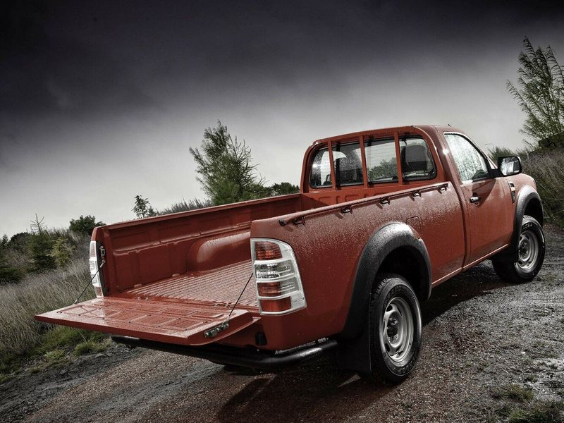 Ford Ranger فيس ليفت الثاني، بيك أب بكابينة مفردة Single Cab — منظر خلفي أيمن