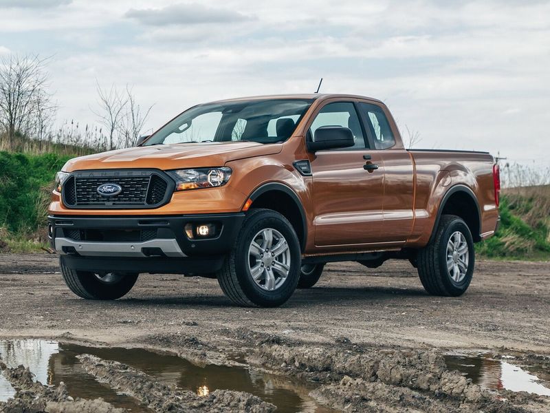 Ford Ranger عملية فيس ليفت T6 2، بيك أب بكابينة ونصف — منظر أمامي أيسر