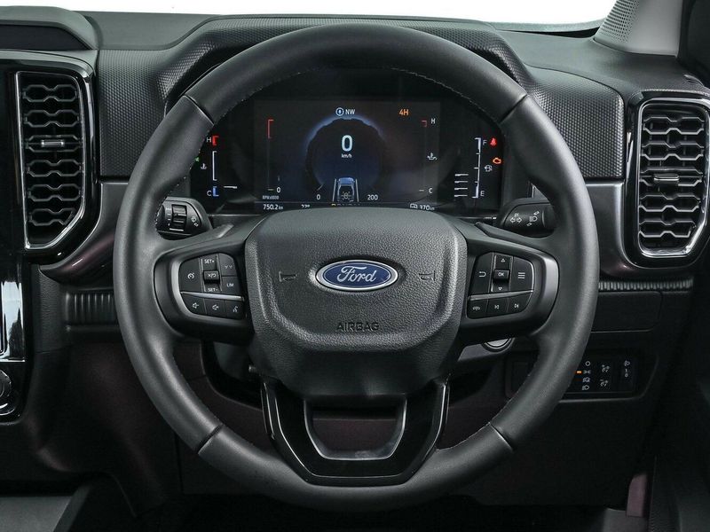 Ford Ranger T6.2، بيك أب بكابينة ونصف Open Cab — عجلة القيادة
