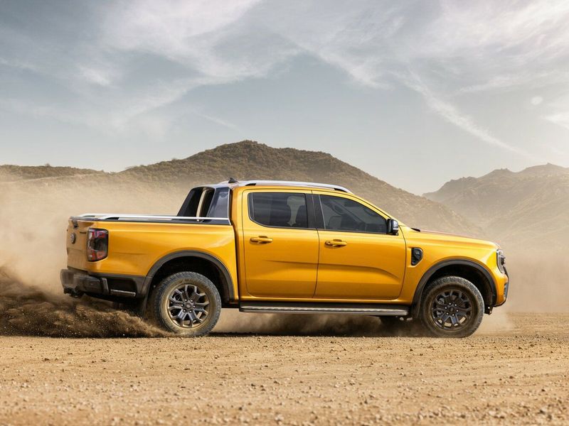 Ford Ranger T6.2، بيك أب بكابينة مزدوجة Double Cab — منظر من الجانب الأيمن