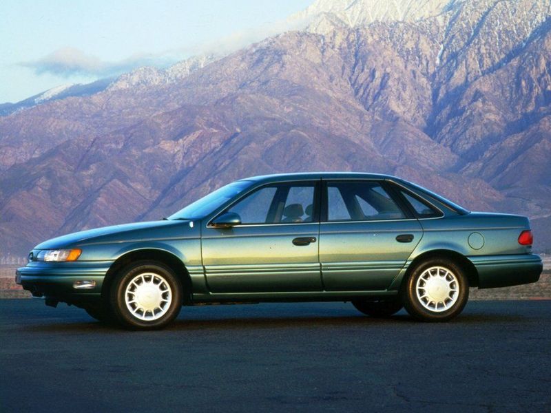 Ford Taurus ثانياً، سيدان — منظر من الجانب الأيسر