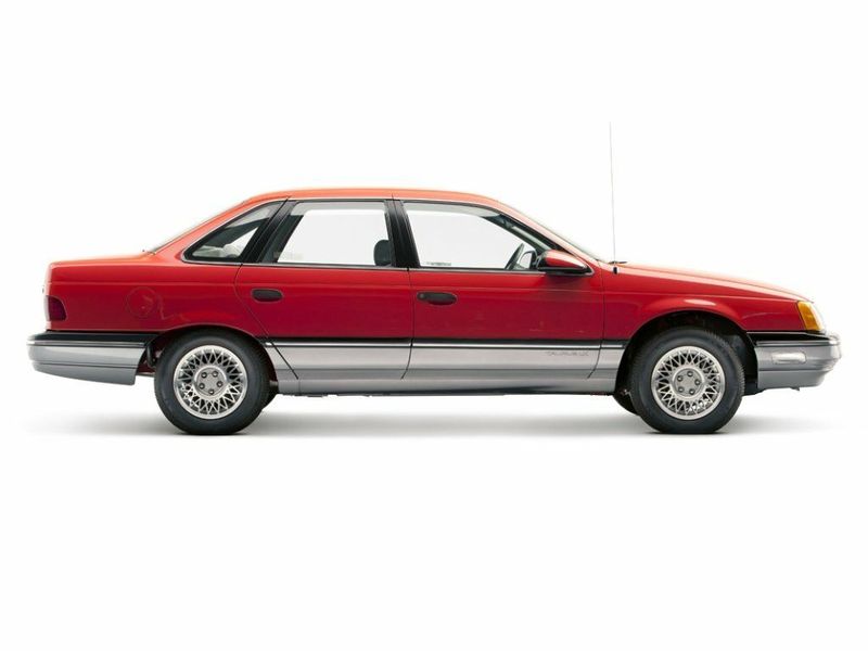 Ford Taurus I، سيدان — منظر من الجانب الأيسر