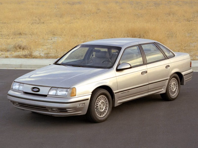 Ford Taurus I، سيدان — منظر أمامي أيمن