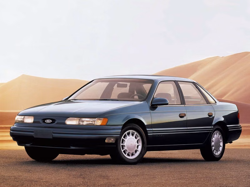Ford Taurus ثانياً، سيدان — منظر أمامي أيمن