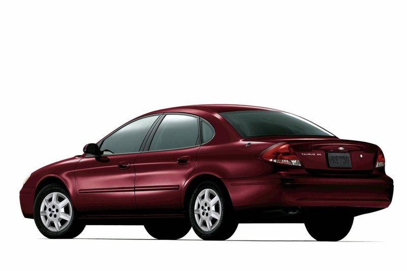 Ford Taurus فيس ليفت IV، سيدان — منظر خلفي أيمن