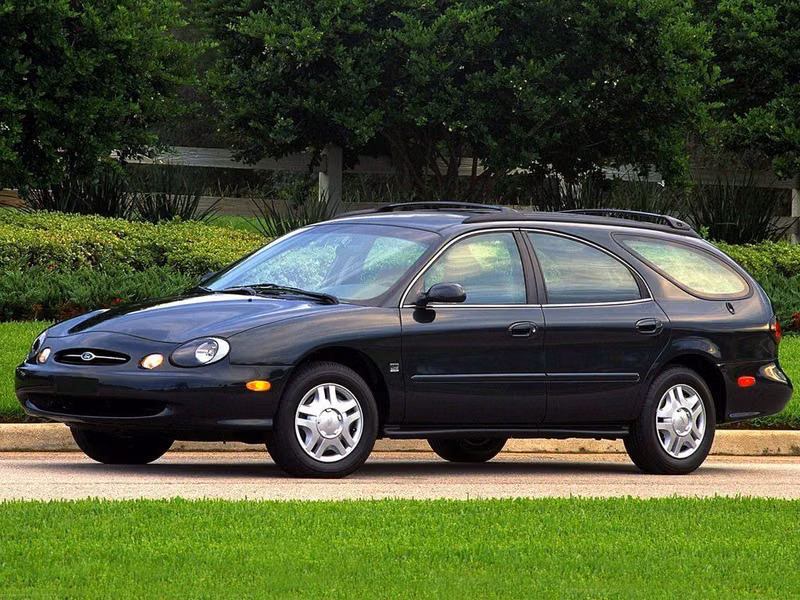 Ford Taurus ثالثاً، واجون 5 أبواب — منظر أمامي أيمن