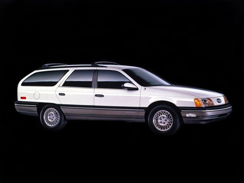 Ford Taurus I, Универсал 5 дв. — вид спереди слева
