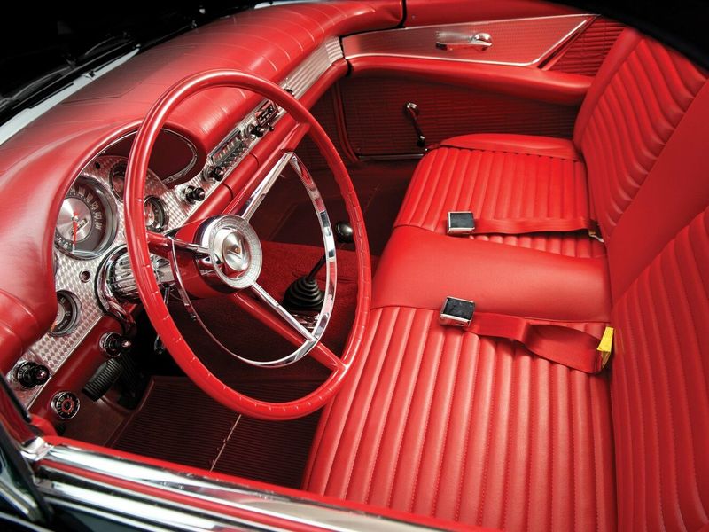 Ford Thunderbird I, Купе — место водителя