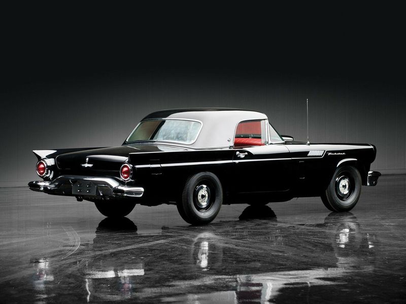 Ford Thunderbird I, Купе — вид сзади справа