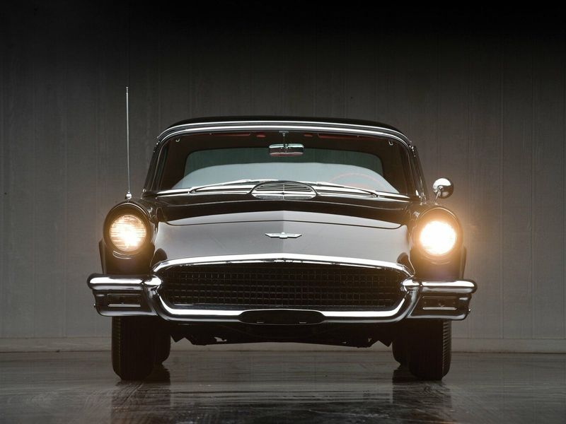 Ford Thunderbird I, Купе — вид спереди